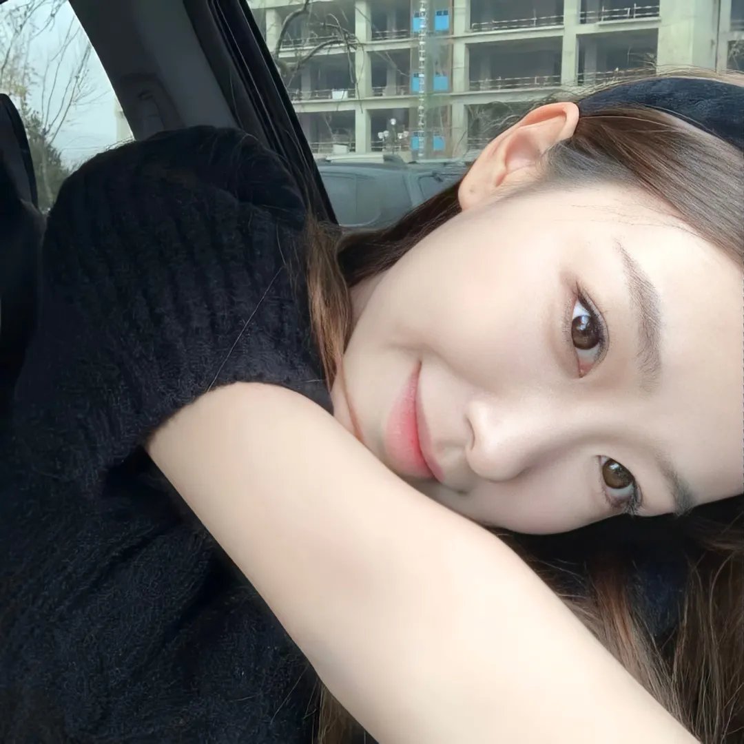 《9顶假发的女孩》